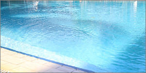 プール - 今のうちにムダ毛処理を