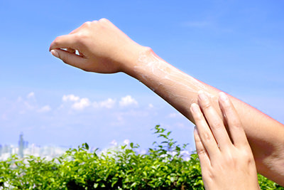 日焼け止め - メンズ脱毛中はワイルドな日焼け肌を我慢！日焼け止めの選び方と疑問を解説