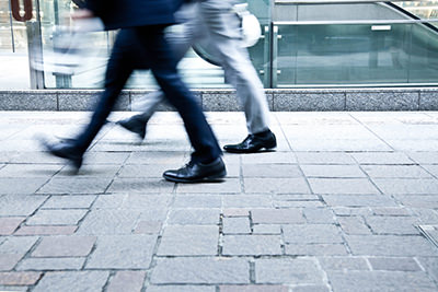 足を運ぶ - 腕脱毛定額制プラン｜【メンズ脱毛専門店NAX】