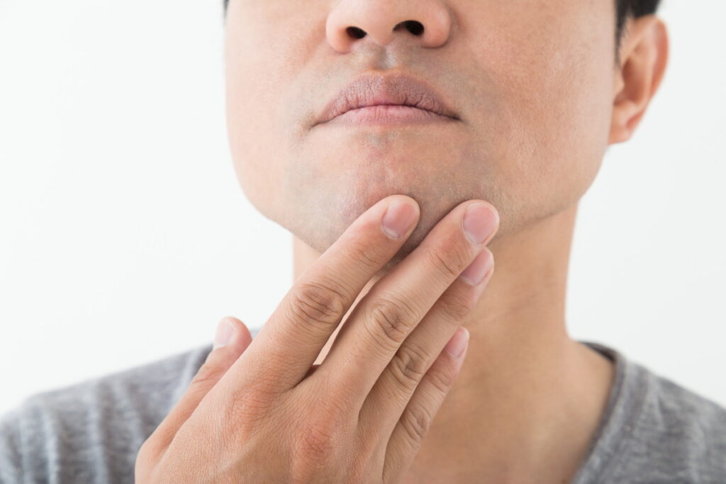 14 1 1024x683 - ヒゲ脱毛の安いサロンを探す前に！どろぼうヒゲとおすすめの対策 | メンズ脱毛NAX