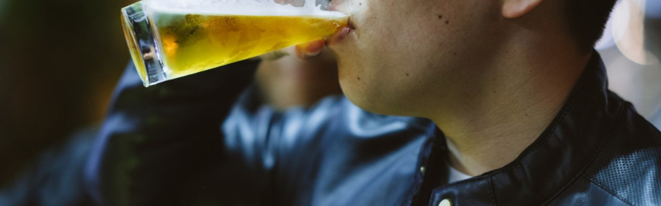 6 0 - 【東京】メンズ脱毛する間の飲酒！料金の安いメンズ脱毛 | メンズ脱毛NAX